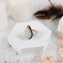 Load image into Gallery viewer, white moonstone ring