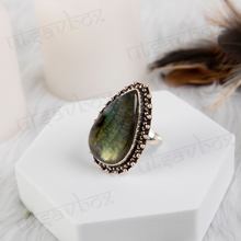 Load image into Gallery viewer, Labradorite RING