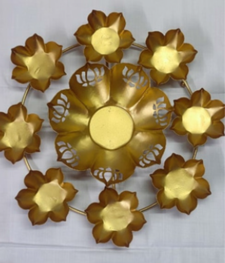 10 Diyas Metal Urli